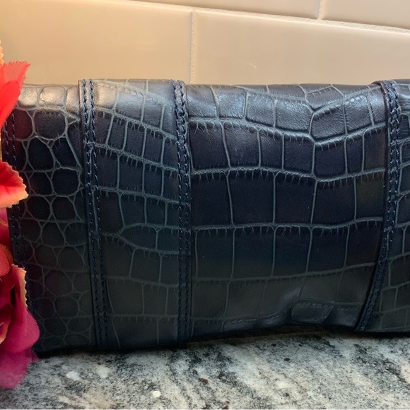 💥SALE💥 Great vintage Michael Kors dark blue croc embossed clutch. A0901 - Picture 5 of 11